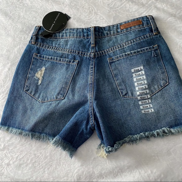 NWT Vintage Cut Highrise Distressed Jean Shorts - Picture 10 of 13